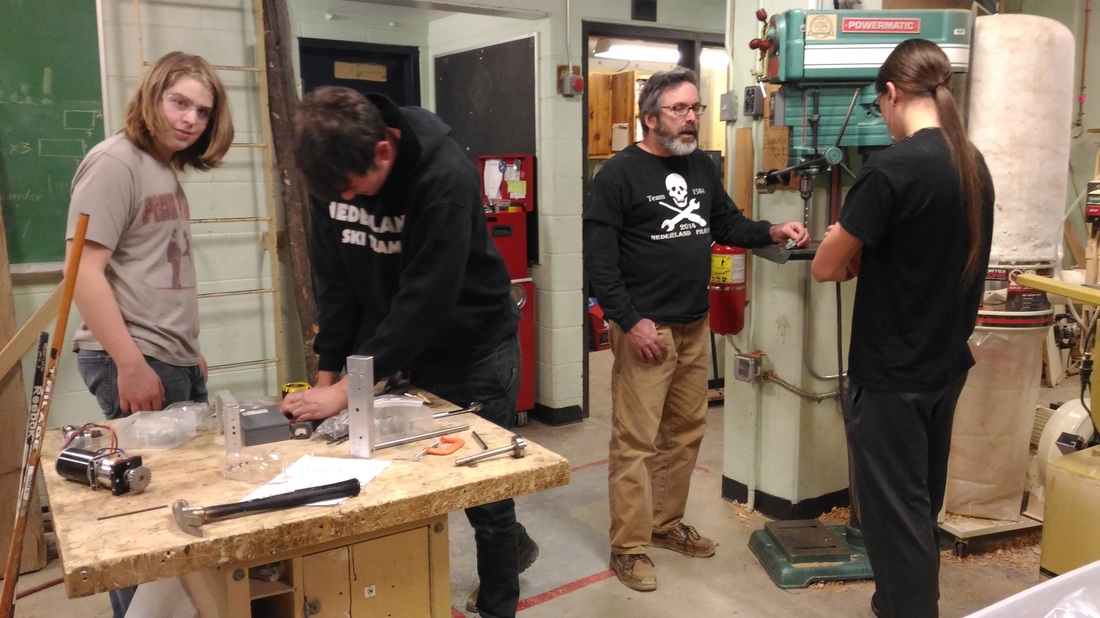 photo: build_robo-pirates-at-work_orig.jpg